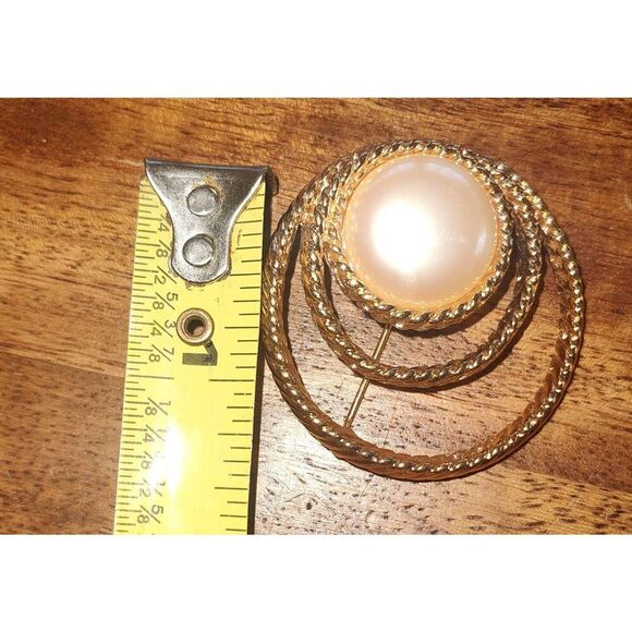 MONET Signed Faux Pearl Three Circle Gold Tone Brooch Pin - Picture 3 of 5